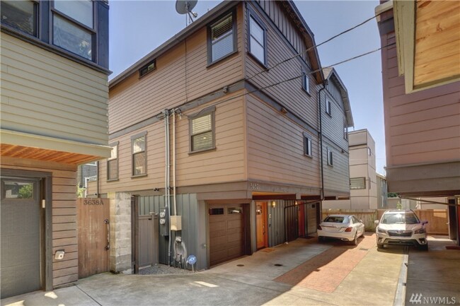Building Photo - 3632 Palatine Ave N