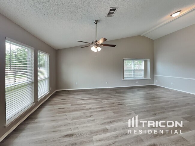 Foto del edificio - 1040 Twin Falls Dr