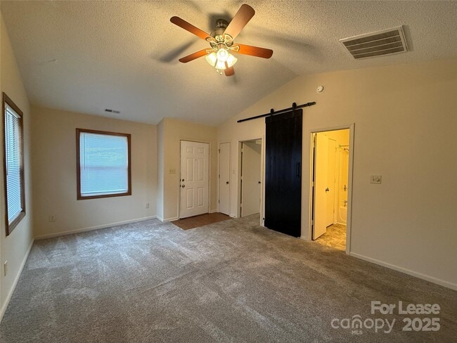 Foto del edificio - 131 Pine Meadow Ln