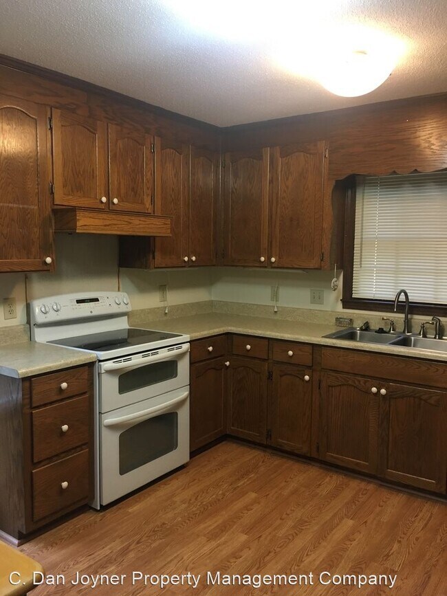 Building Photo - 3 br, 2.5 bath House - 110 Trafalgar Rd