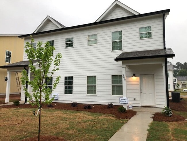 Building Photo - Beautiful Townhome in Athens!