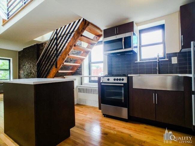 Building Photo - 35 Grove St