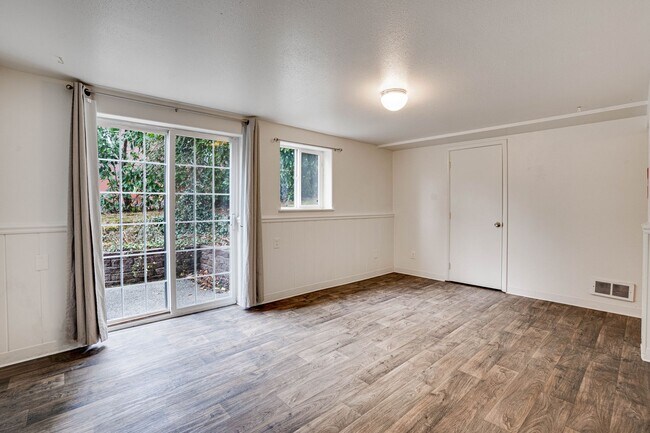 Building Photo - 3221210