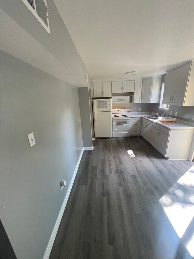 Building Photo - 1801 Beaver Rd