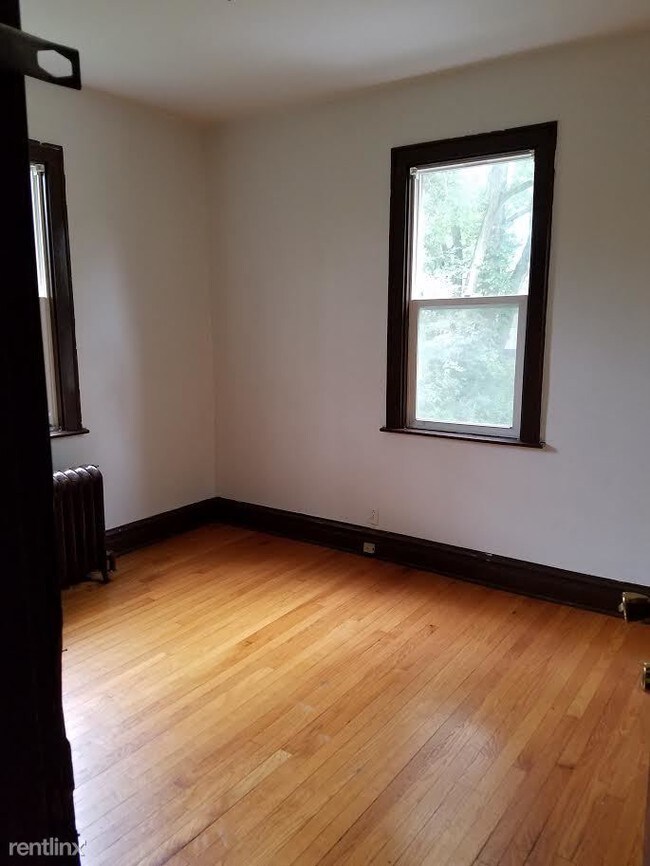 Building Photo - 37 E 158th St