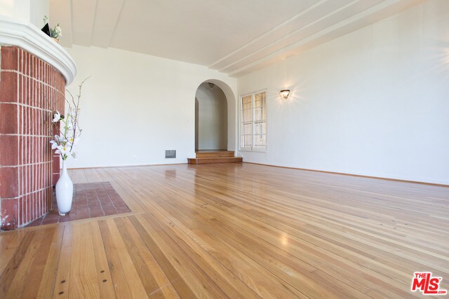 Foto del edificio - 1143 S Rimpau Blvd