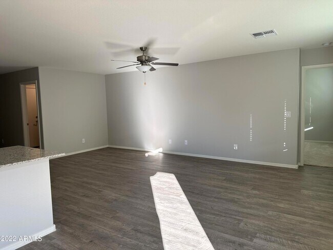 Foto del edificio - 495 W Geib Ave