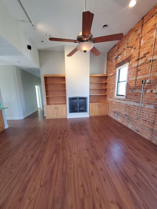 Building Photo - Awesome Downtown Moline Apartment Close to...