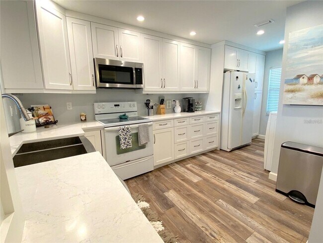 Foto del edificio - 7041 W Country Club Dr N
