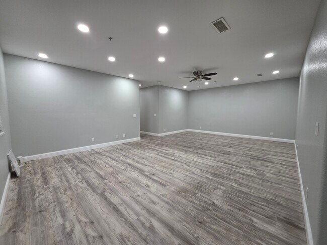 Foto del edificio - 5521 Enrico Blvd