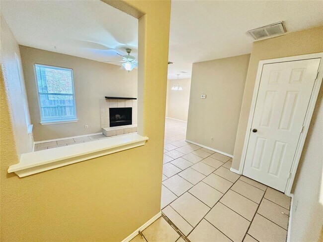 Foto del edificio - 8814 Schick Rd