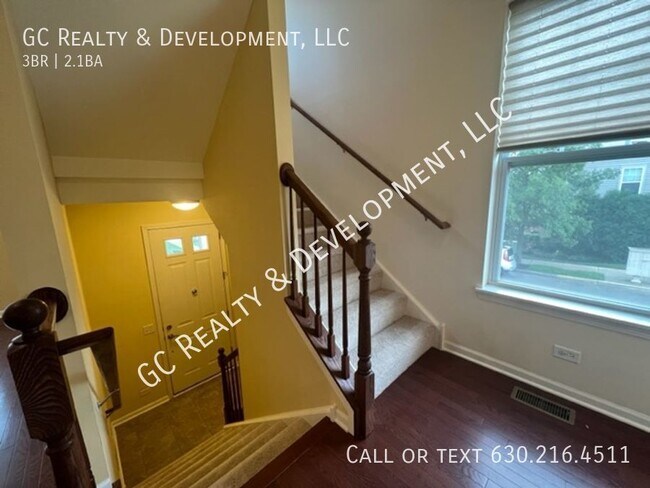Building Photo - ***LEXINGTON PARK / 2162 SF FT END UNIT / ...
