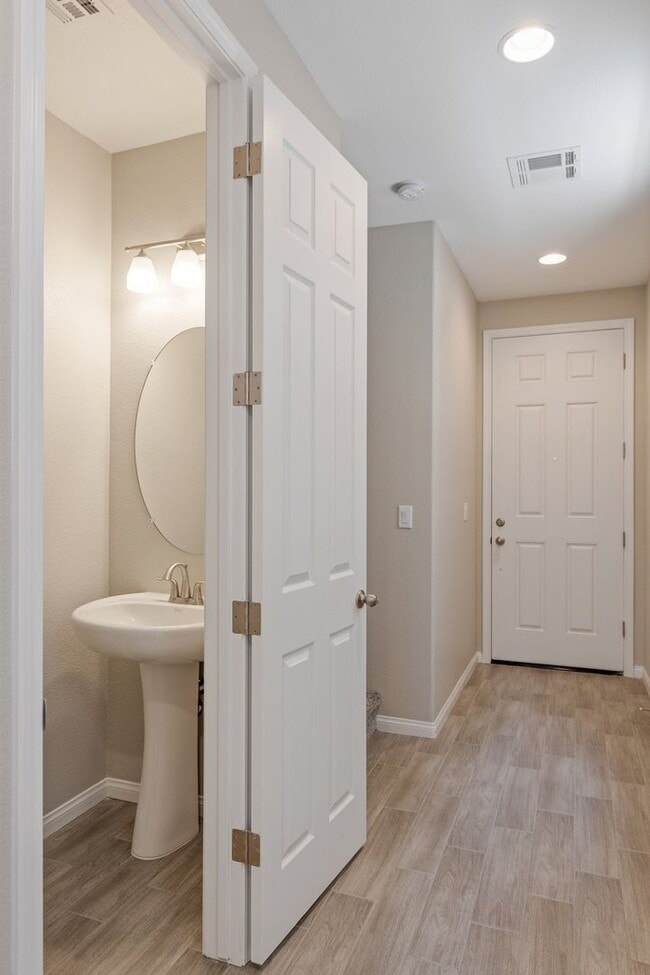 Foto del edificio - Beautiful Cadence 3 bedroom, 2.5 Baths, 2 car garage Townhome