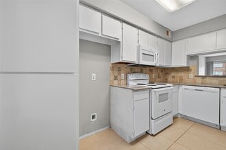 Building Photo - 18800 Egret Bay Blvd