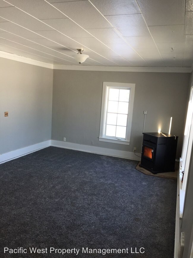 Building Photo - 3 br, 1.5 bath House - 10790 Rickreall Rd