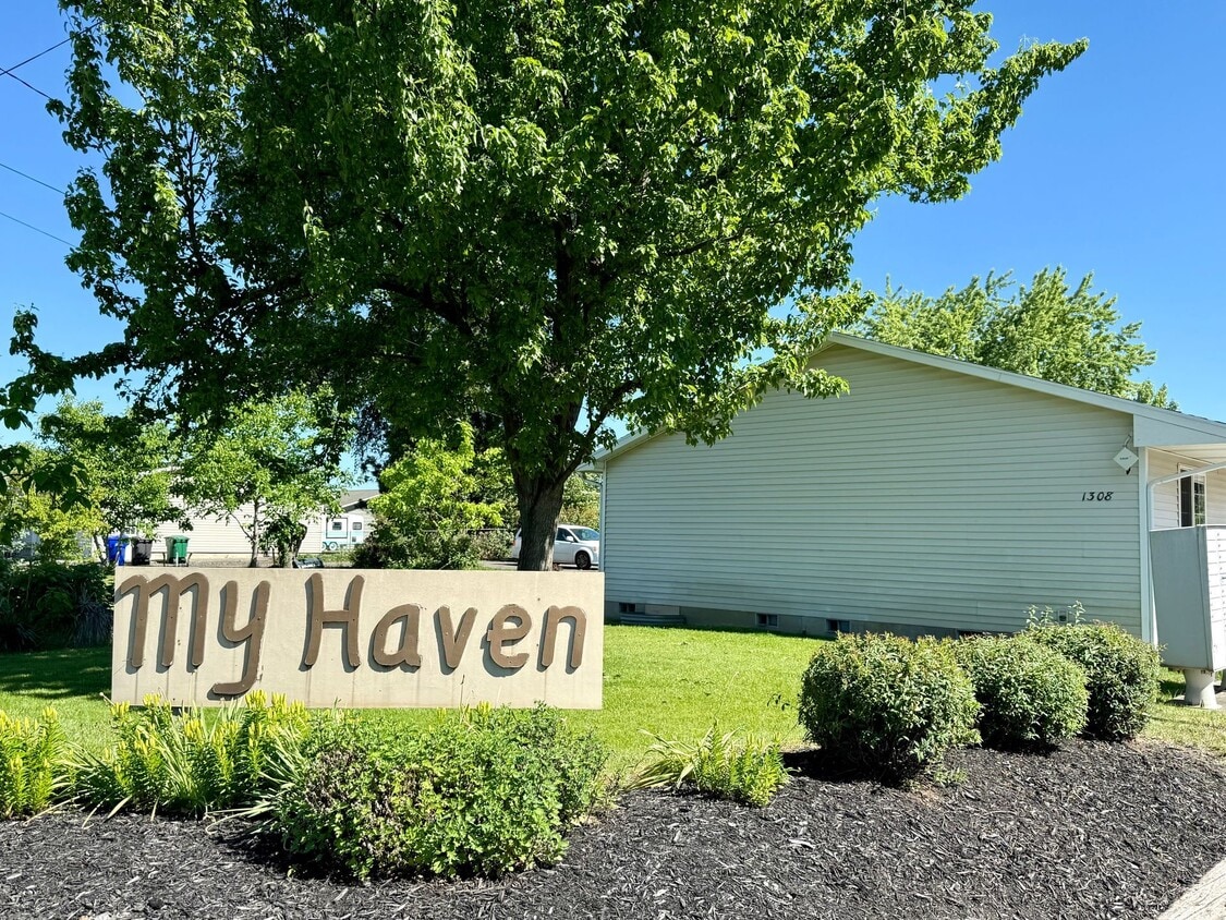 Primary Photo - Welcome to our updated 2 bedroom, 1 bathro...