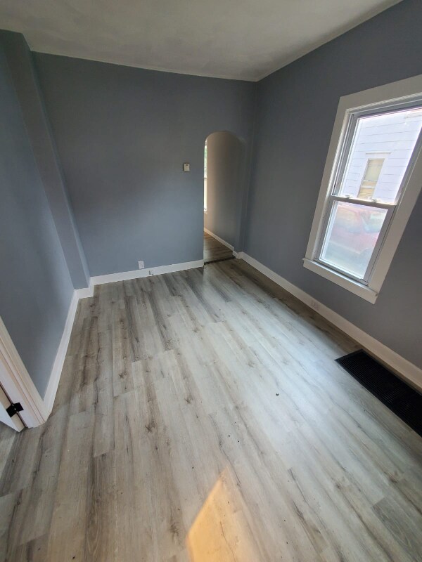 Building Photo - 3 Schubert St