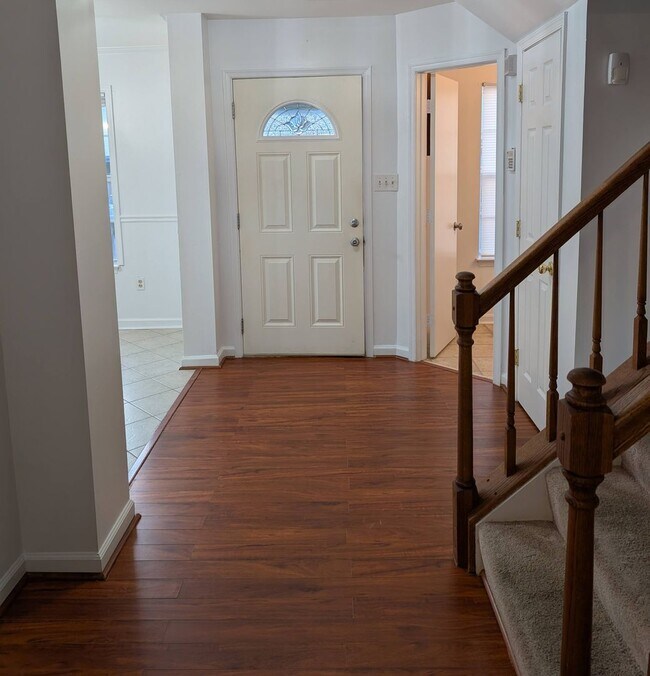 Foto del edificio - Available August 1, 2026 – Beautiful Townhome in Potomac Hills!