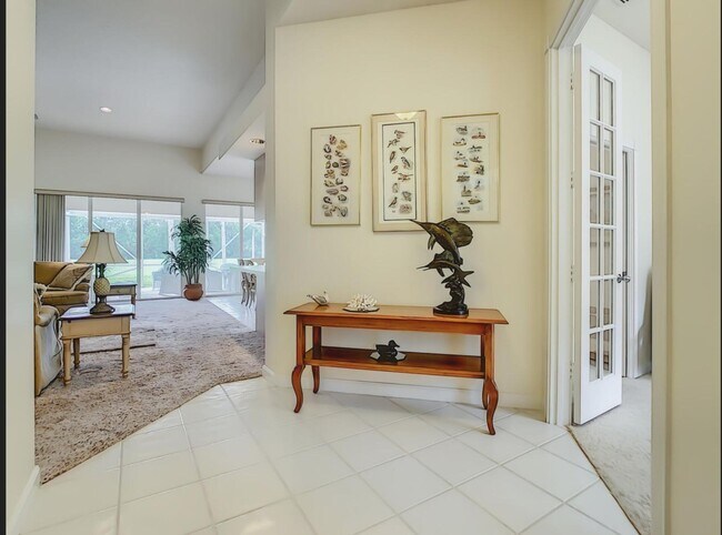 Building Photo - 8533 SE Palm Hammock Ln