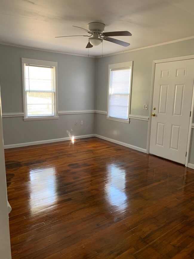 Foto del edificio - FOR RENT