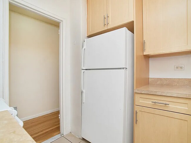 Foto del edificio - 83-40 Britton Ave