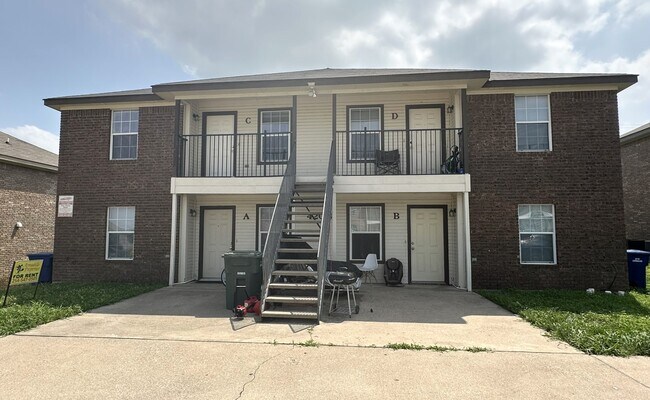 Building Photo - 4203 Primrose Dr