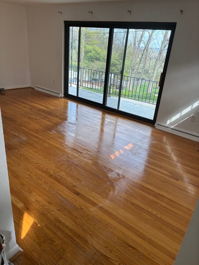 Building Photo - 1130 River Hill Dr