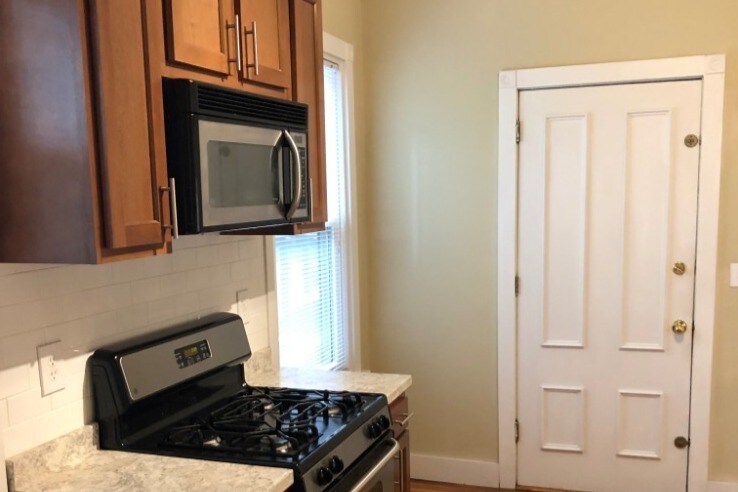 Gas stove and built-in microwave - 59 Halsey St