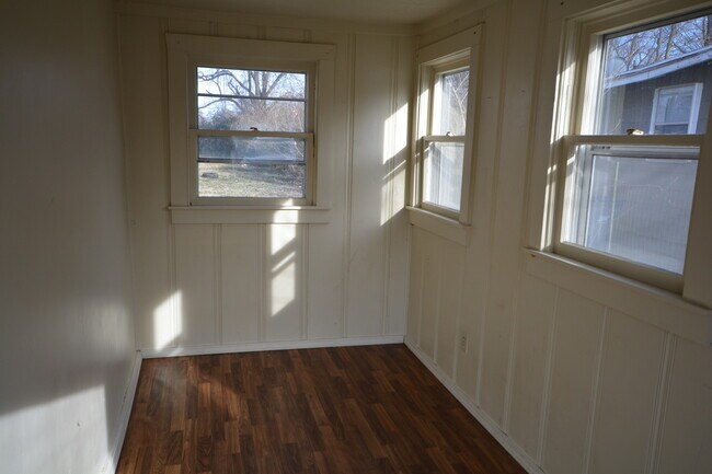 Building Photo - Affordable and adorable 2 bedroom for you!