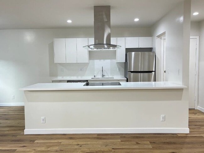 Building Photo - 5760 Alessandro Ave
