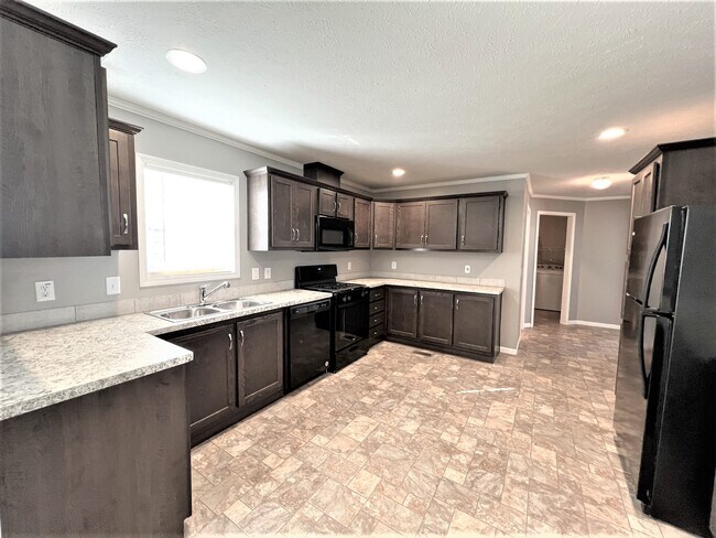 Building Photo - 5198 Sheffield Dr