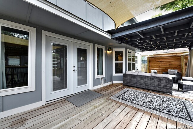 Building Photo - 3318 Stoney Country
