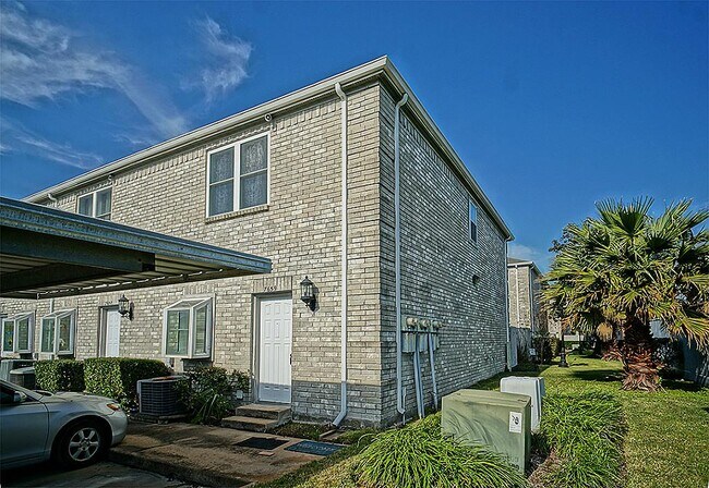 Building Photo - 7659 Cambridge St