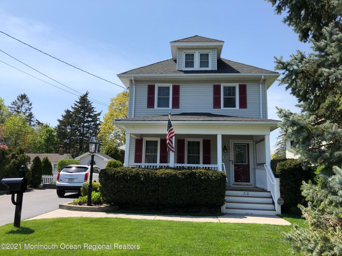 Primary Photo - 218 Lewis St