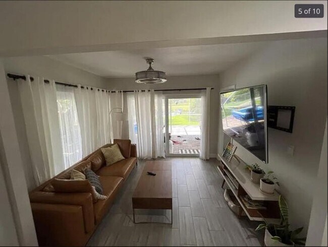 Building Photo - 208 Sandpiper Ave