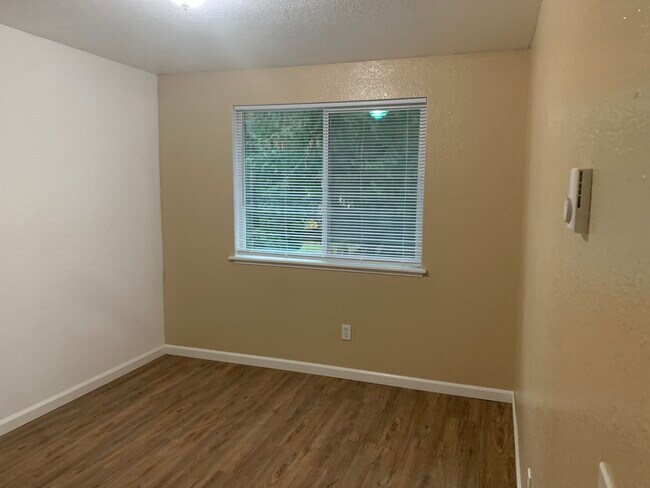 Foto del edificio - 6723 Kinwood Park Ln SE