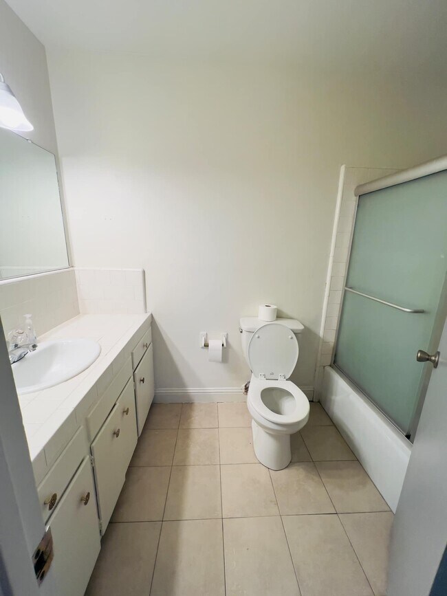 Foto del edificio - 4884 E Vassar Ave