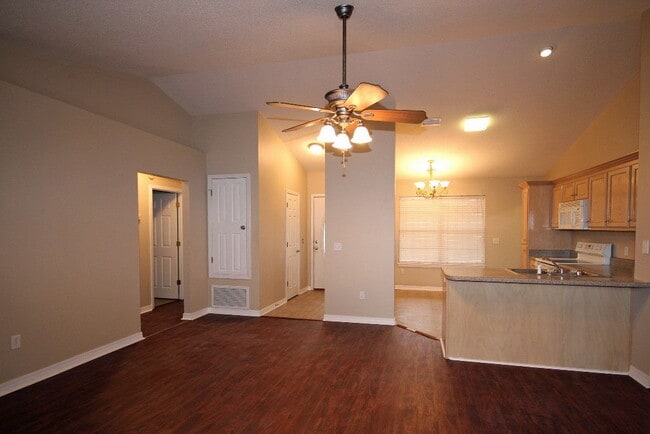 Foto del edificio - Central Milton 3-Bedroom Home in Top-Rated School District Minutes to I-10 & Whiting Field