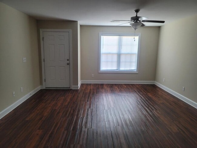 Building Photo - 2524 Brookville Dr