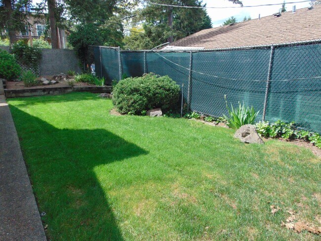 Building Photo - Charming and Unique 1 Bedroom Cottage in L...
