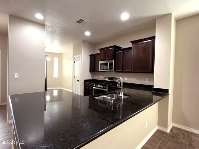 Foto del edificio - 709 Wycliffe St