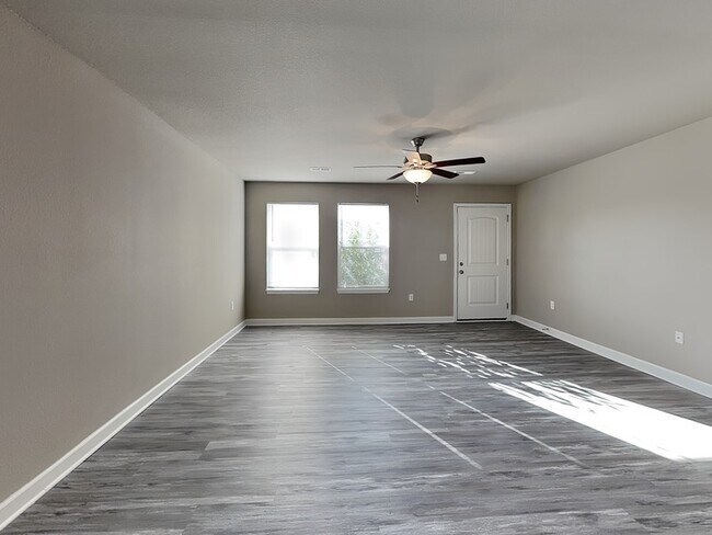 Foto del edificio - 211 SW Rose St