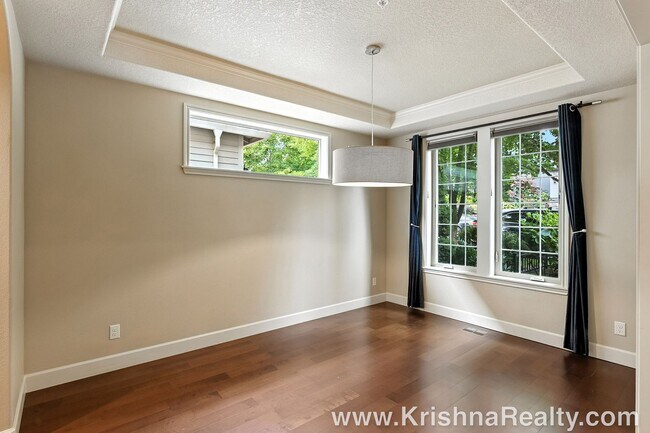 Foto del edificio - Gorgeous 6 BD* 3 BA* Single Family Home Located In Charming Arbor Meadows In Portland! **Minutes ...
