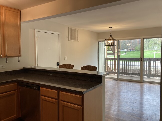 Building Photo - 5854 Forest View Rd