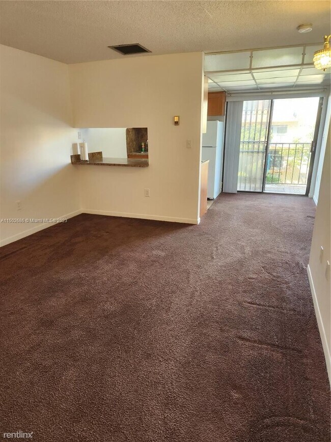 Foto del edificio - 3 br, 2 bath House - 777 SW 9th Ave Apt 301
