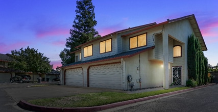 Building Photo - 222 Tiffany Cir