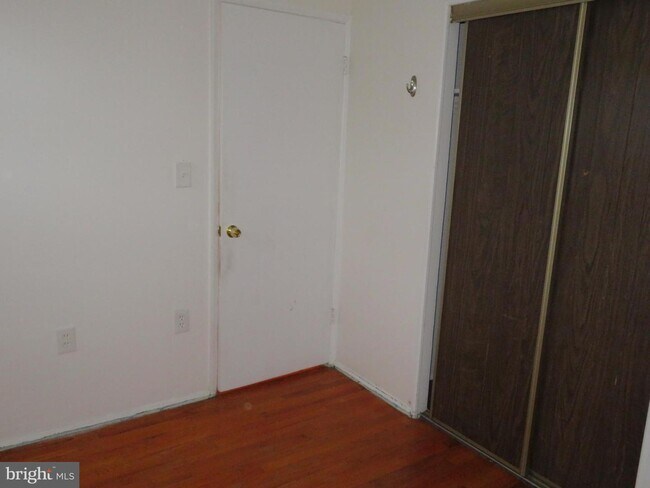 Building Photo - 312 Park Hall S