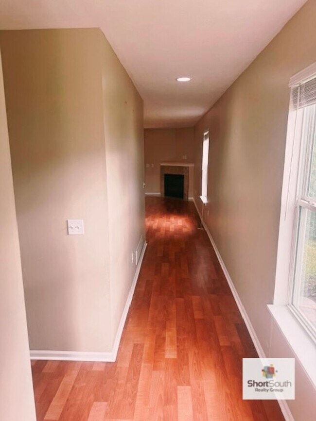 Building Photo - Updated 3 Bed 3.5 Bath Condo