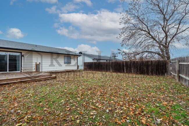 Foto del edificio - 8710 Lakeland Cir