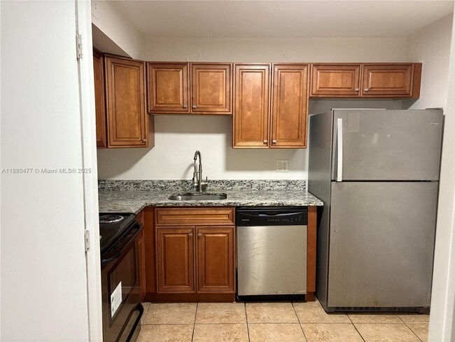 Building Photo - 4164 Inverrary Dr